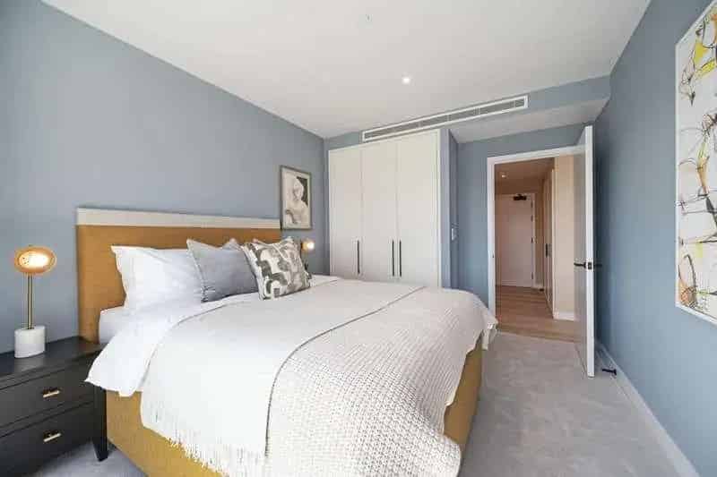 1 Bed Flat for Sale Royal Wharf DLR Excellent Transport Links
