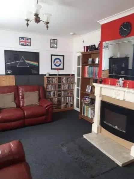 Bungalow with Off-Road Parking Near Amenities