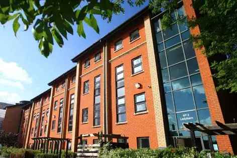 1 Room Flat 27 m² Manchester - Ensuite Bathroom and Kitchen