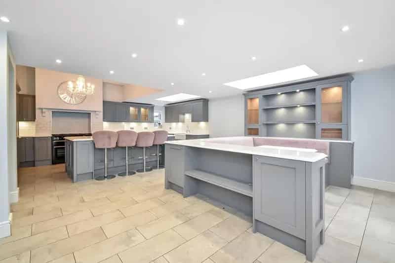 Detached Victorian Villa 4 Bedrooms 26 Kitchen 3722 Sq Ft Pool House