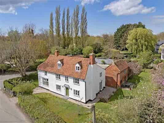 Grade II Listed House with Courtyard and Outbuildings