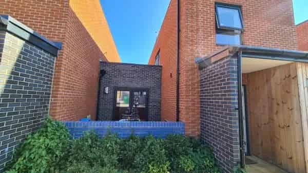 2 Bed New Build House with Garden and Driveway