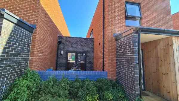 2 Bed New Build House with Garden and Driveway