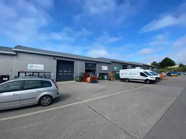 3065 SqFt Industrial Unit Sisna Park Mezzanine Office Warehouse