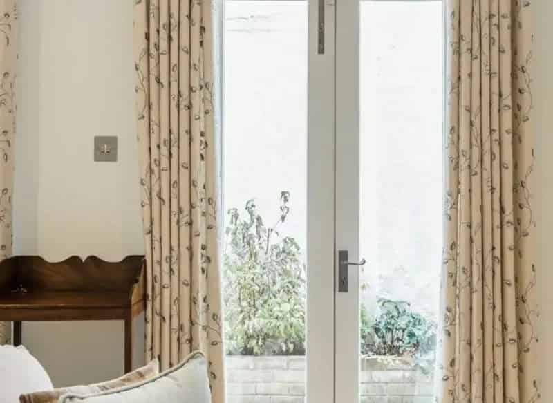 Refurbished 4-Bedroom House in Chelsea with Garden and Parking