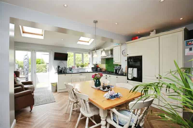 3 Bed House Extended Kitchen Family Bathroom Driveway Parking Florence Park