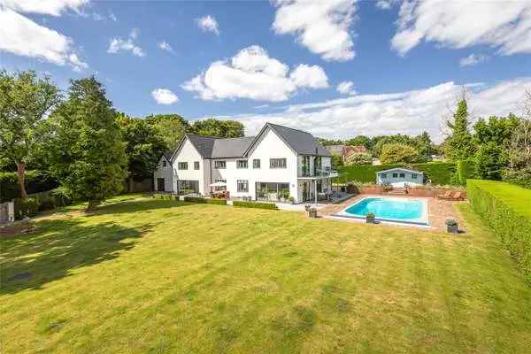 5 Bedroom Family Home with Pool and 0.52 Acres Hamble