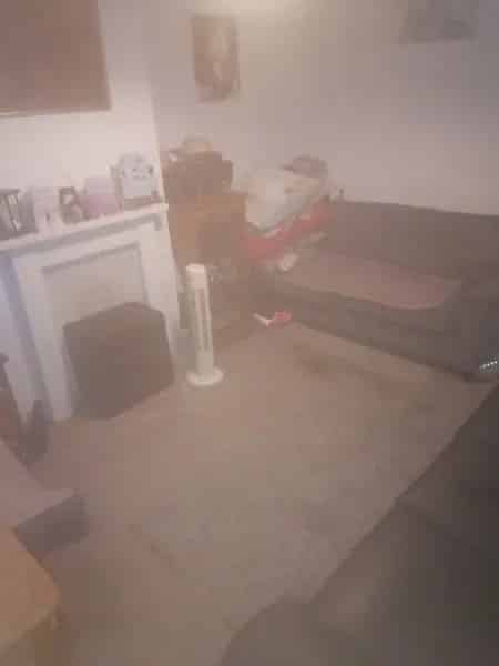 2 Double Bed Cottage Near Earlswood Station
