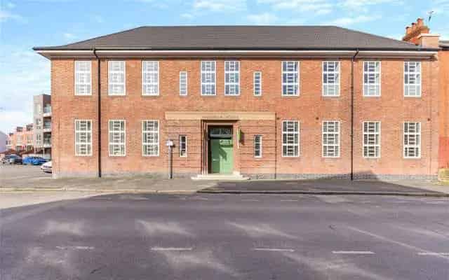 Stunning Art Deco Apartment  3 Beds 2 Baths  Nottingham