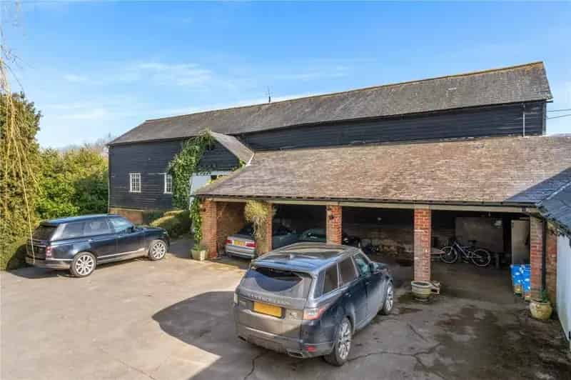 6 Bed House For Sale In Bury Green