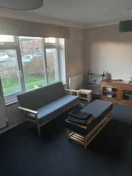 3 Bedroom Semi-Detached House Near Train Station and Schools