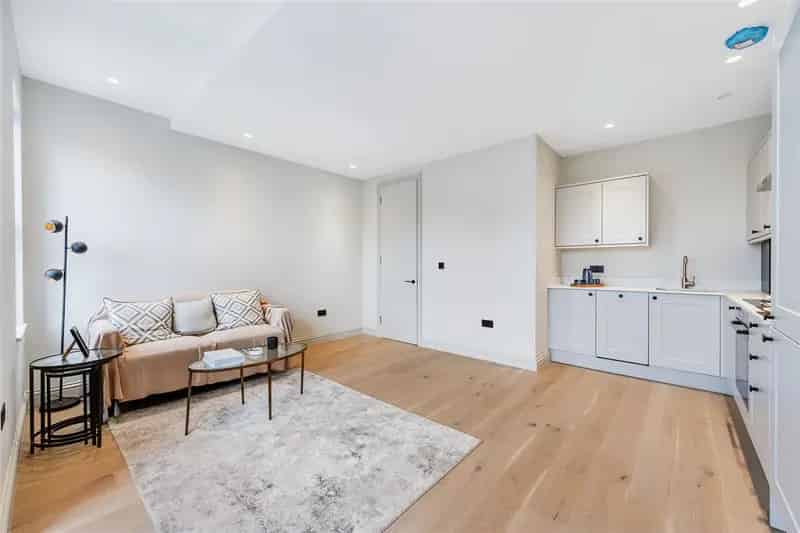 2 Bedroom Flat to Rent in Acton