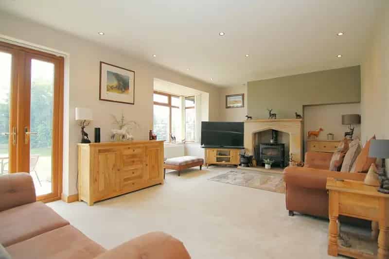 3 Bedroom House For Sale Near Public Transport and Green Spaces