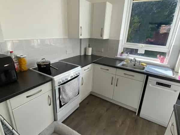 2 Bed Semi Detached House with Large Garden and Driveway