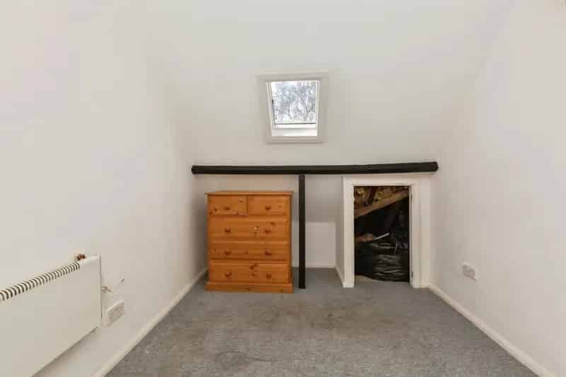 Charming 2-Bedroom Cottage Near A5 Hockliffe Modern Kitchen Great Investment