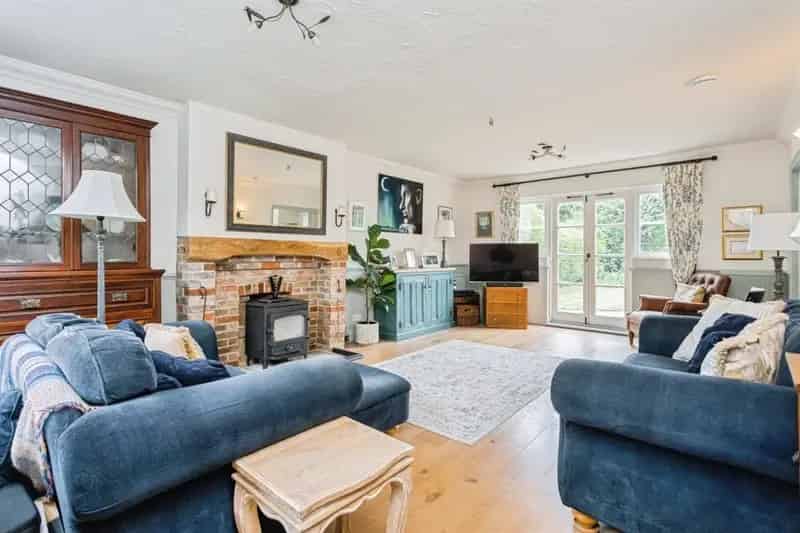 5 Bedroom Period Property Whitemans Green