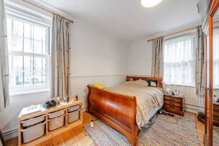 3 Double Bedroom Apartment with Private Garden Kennington