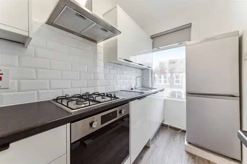 3 Bedroom Flat House to Rent Near Tooting Broadway