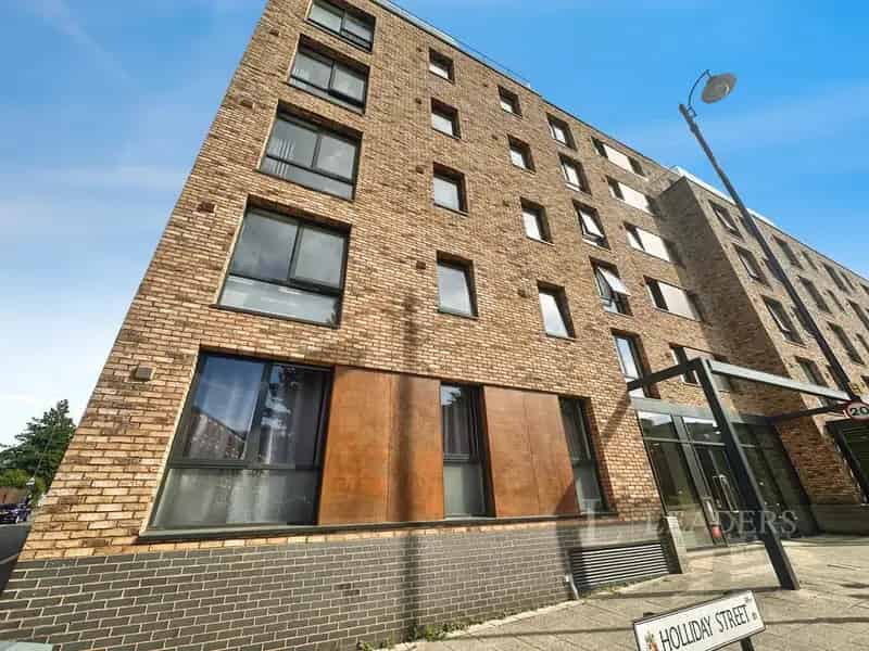 2 Bedroom City Centre Apartment Birmingham Canalside Living