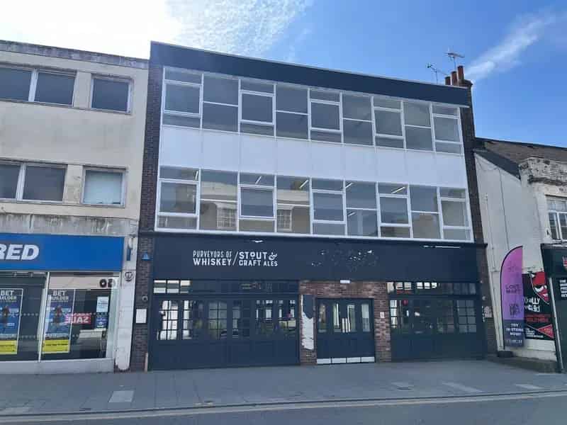 Brentwood High Street Commercial Property 2593 sqft