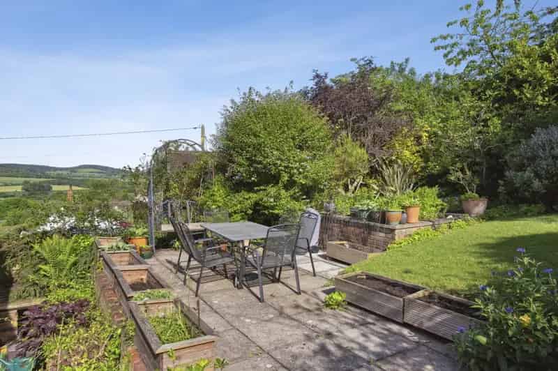 5 Bedroom Cottage for Sale in Rural Setting