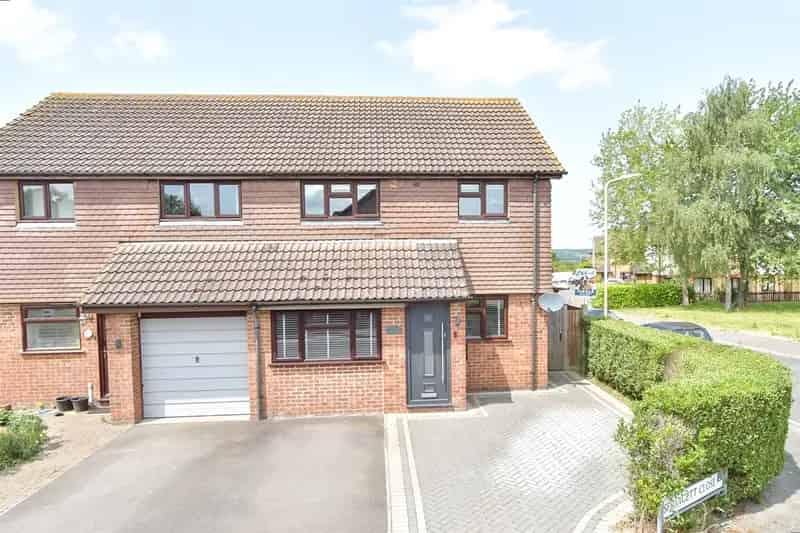 4 Bedroom Semi-Detached House For Sale