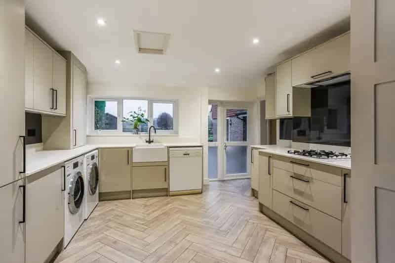 7 Bedroom Detached House with Countryside Views
