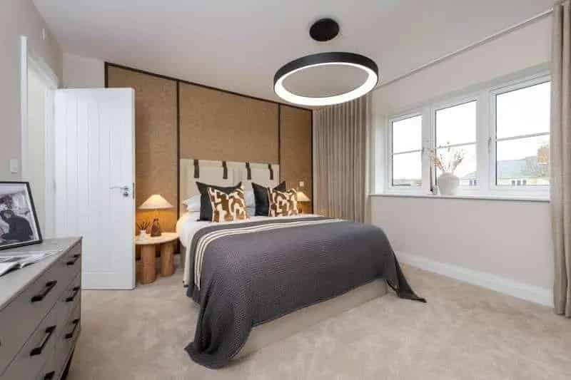 5 bed house for sale