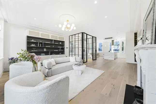 Flat for sale in Randolph Avenue, Maida Vale, London W9