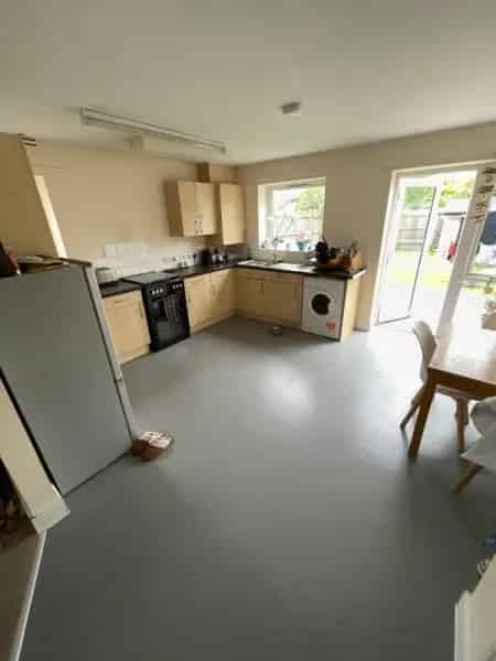 3 Bedroom Semi-Detached House with Garden and Parking