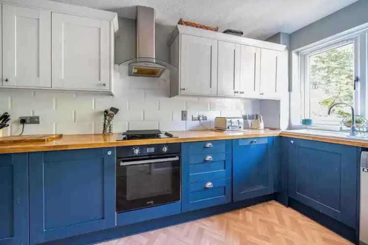 2 Bedroom Flat for Sale Near Elmers End Station