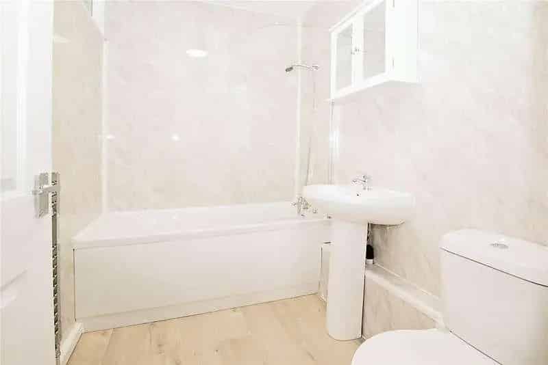 2 Bed Flat for Sale near Thompson Park