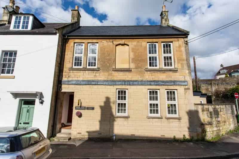 2 Bedroom Flat for Sale in Box Village