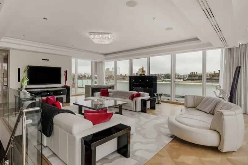 London Penthouse: Prime City Living with Underground Parking