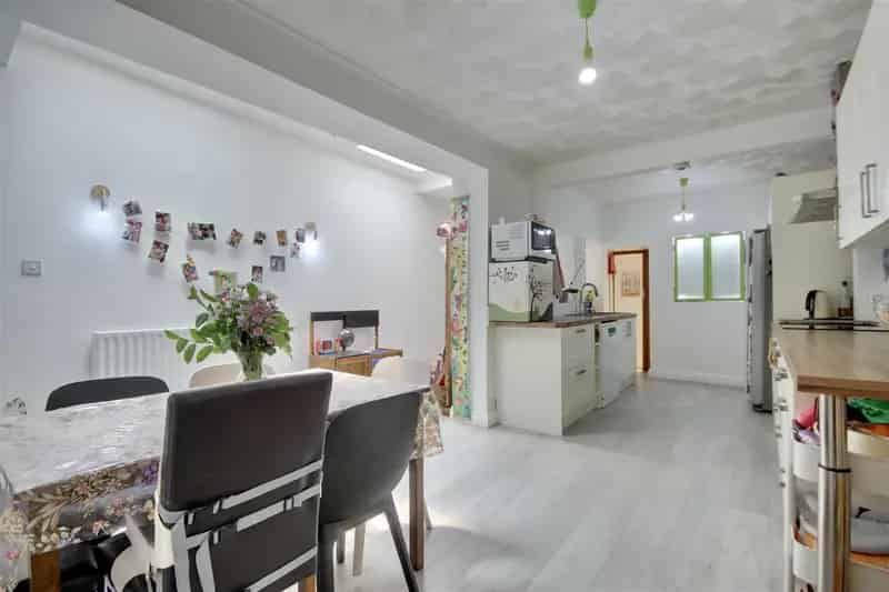 3 Bedroom Terraced House to Rent Large Family Home