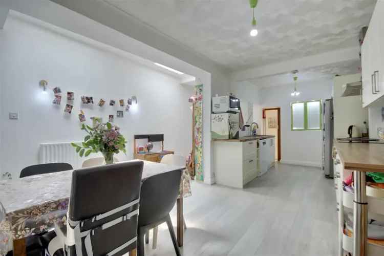 3 Bedroom Terraced House to Rent Large Family Home