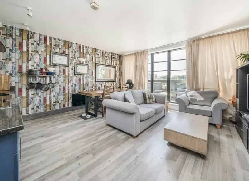 Spacious One Double Bedroom Apartment in Isleworth