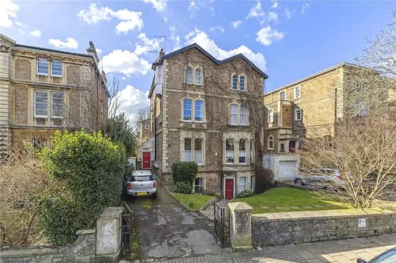 2 Bedroom Clifton Apartment For Sale