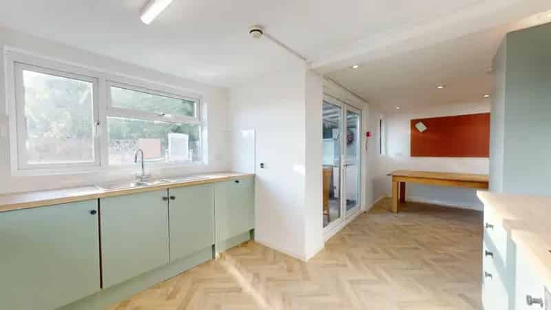 10 Bedroom Student House Bath Recently Refurbished