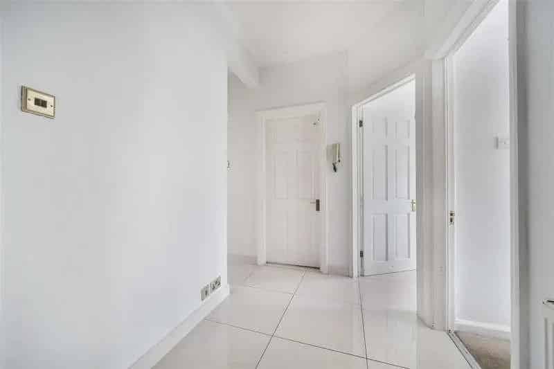 2 bed flat for sale