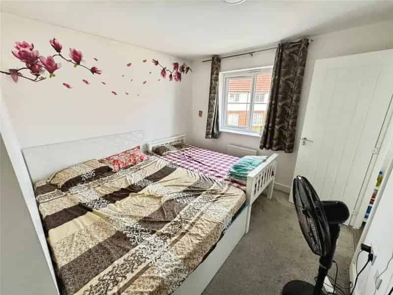 3 Bed Semi-Detached House for Sale in Gilden Park