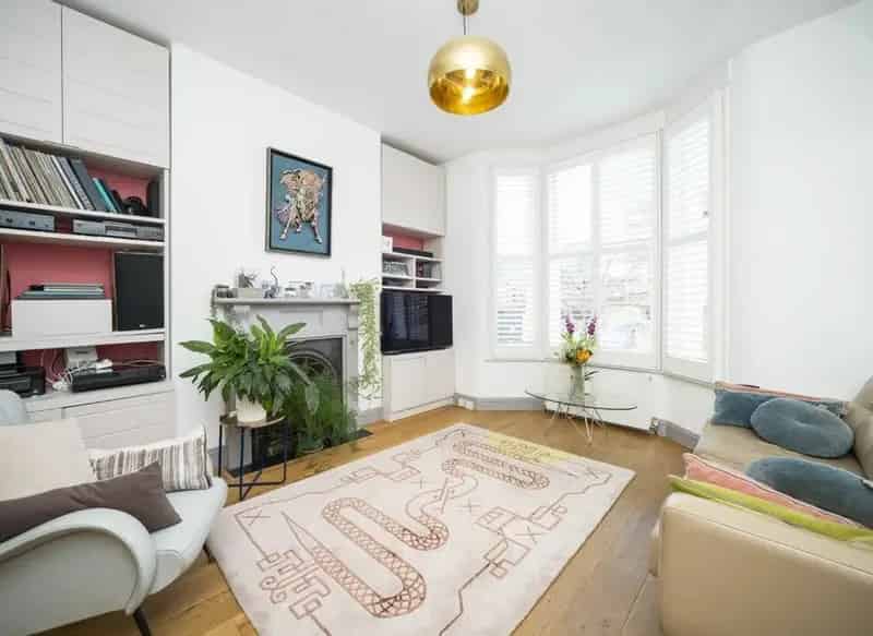 3-Bed Victorian Maisonette with Private Terrace and Garden near Dalston