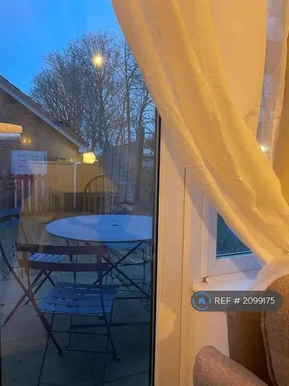 5 Bedroom House Share in Kingswood Fully Furnished