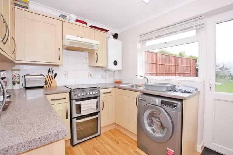 3 Bed Semi Detached House With Driveway and Garden