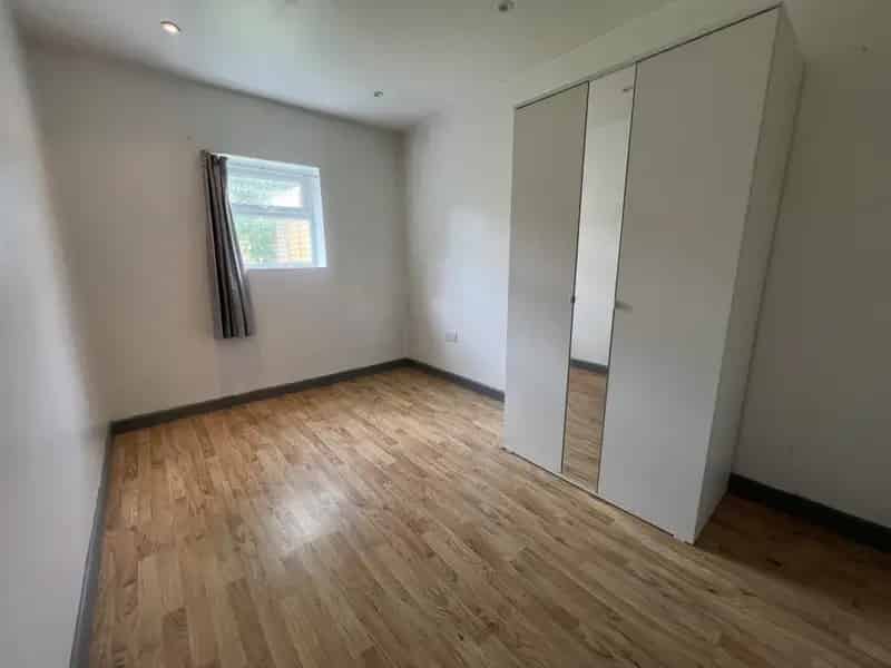 One Bedroom Flat Available Now Gas Water Bills Included