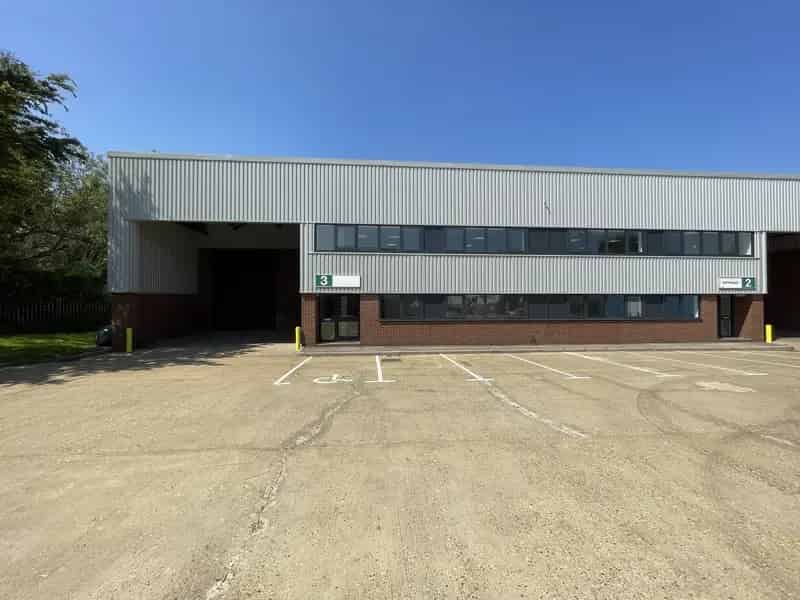 Warehouse for rent 8237 sq ft Aylesbury