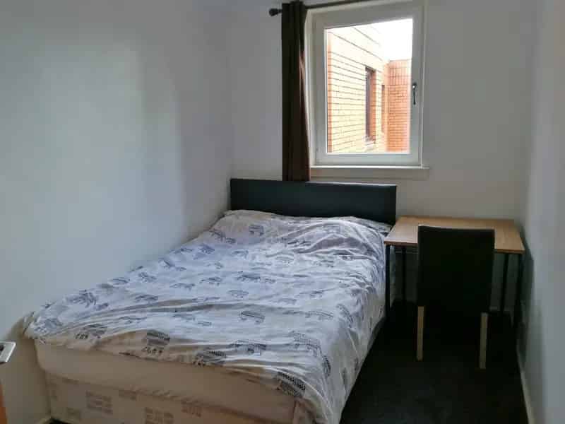 3 Bedroom Flat to Rent - Fully Furnished