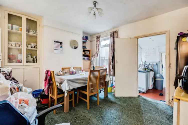 2 Bedroom House Near Swindon Train Station