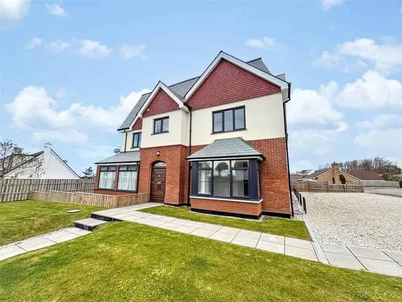 2 Bedroom Apartment for Sale in Bude with Sea Views
