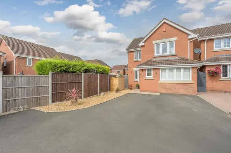 4 bedroom House
 For Sale